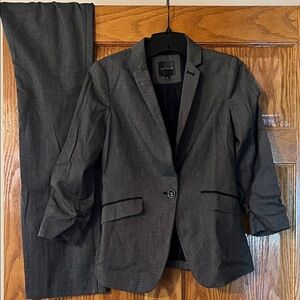 The Limited Black and White Women's Two-Piece Pantsuit